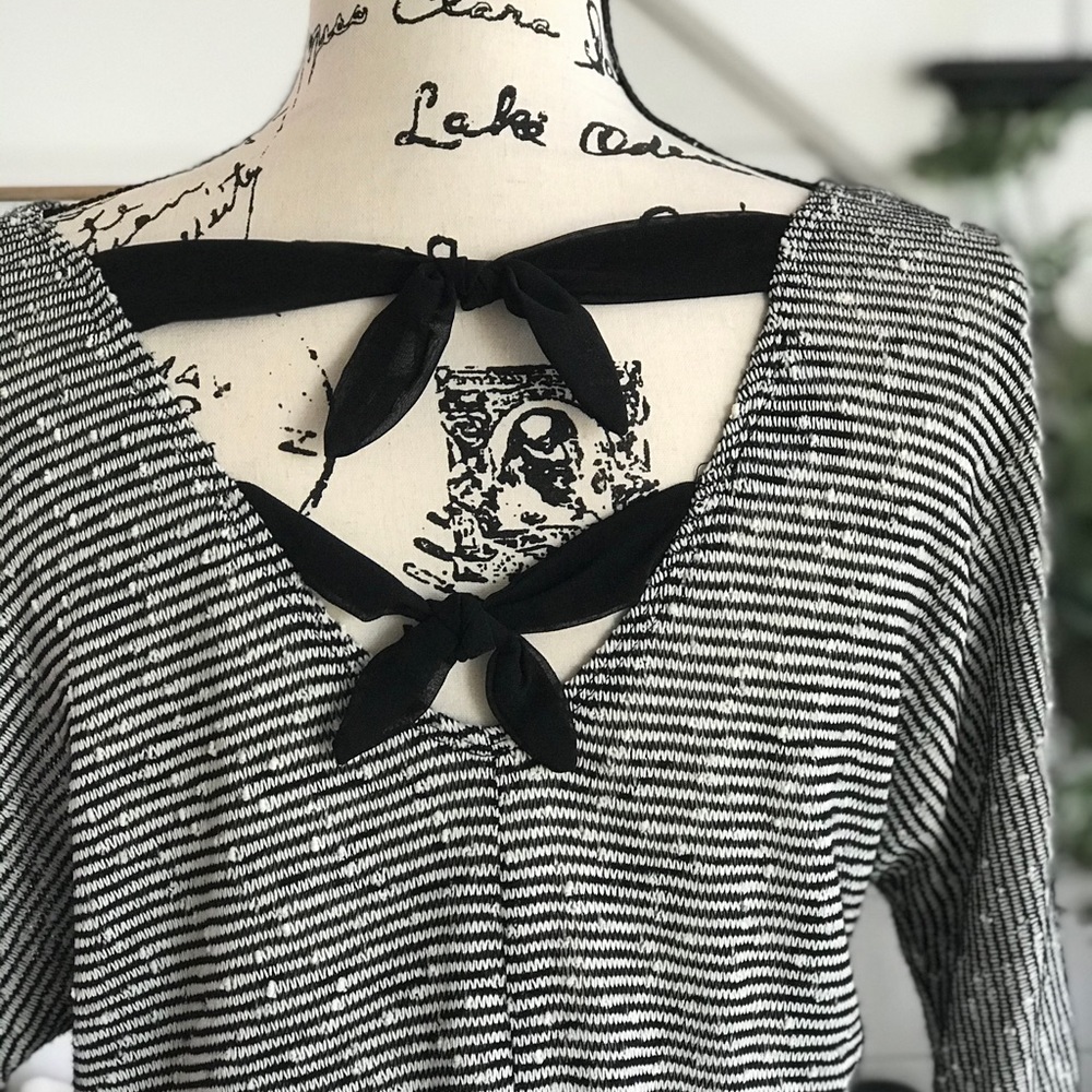 A. BYER Black and White Batwing Shirt - size small